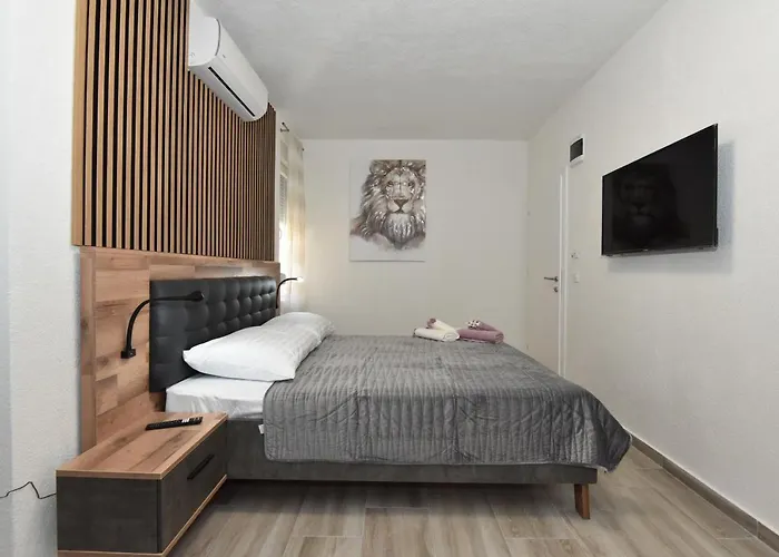 Sofia's & * Задар