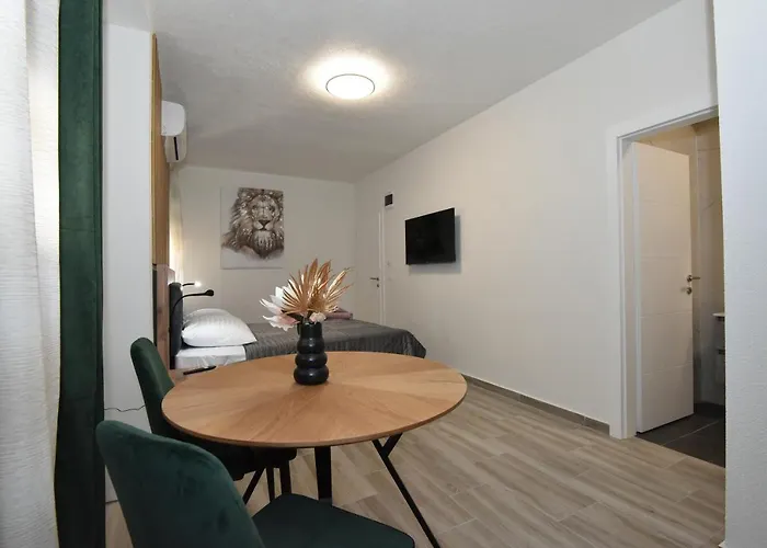 Apartman Sofia's & *