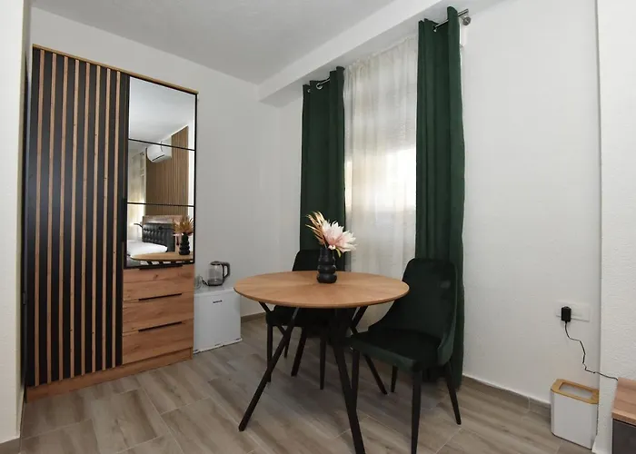Apartman Sofia's & *
